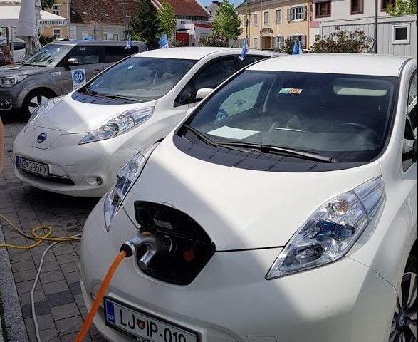 Koliko stane električni avtomobil na mesec? – deset let kasneje
