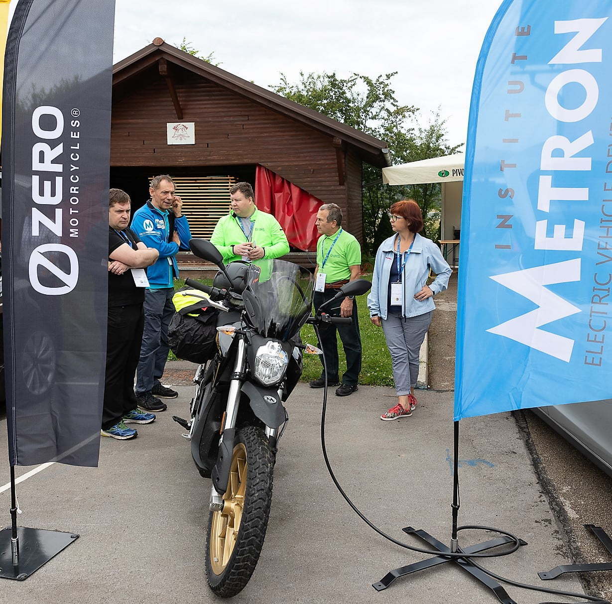 Električni motocikel