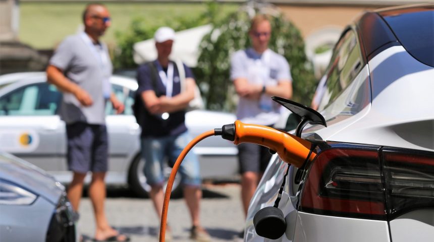DEMS poda predlog regulacije cen za polnjenje električnih vozil