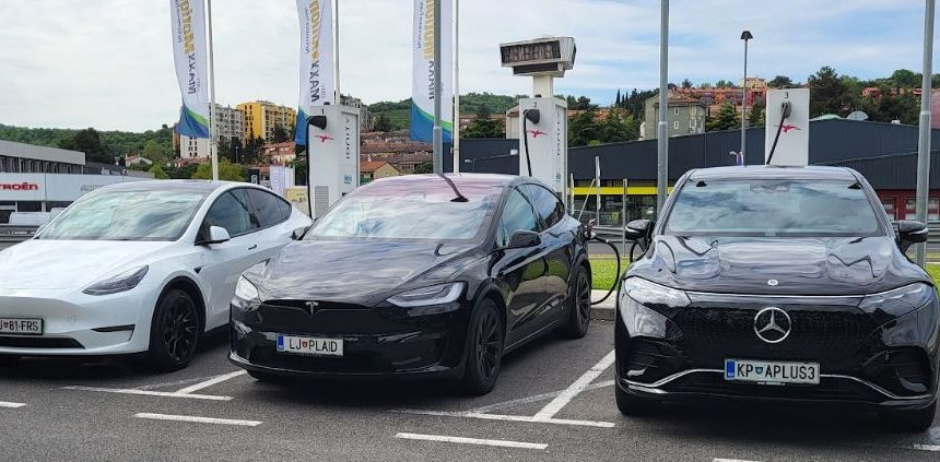 Tridnevno druženje v luksuznem SUV-ju EQS.