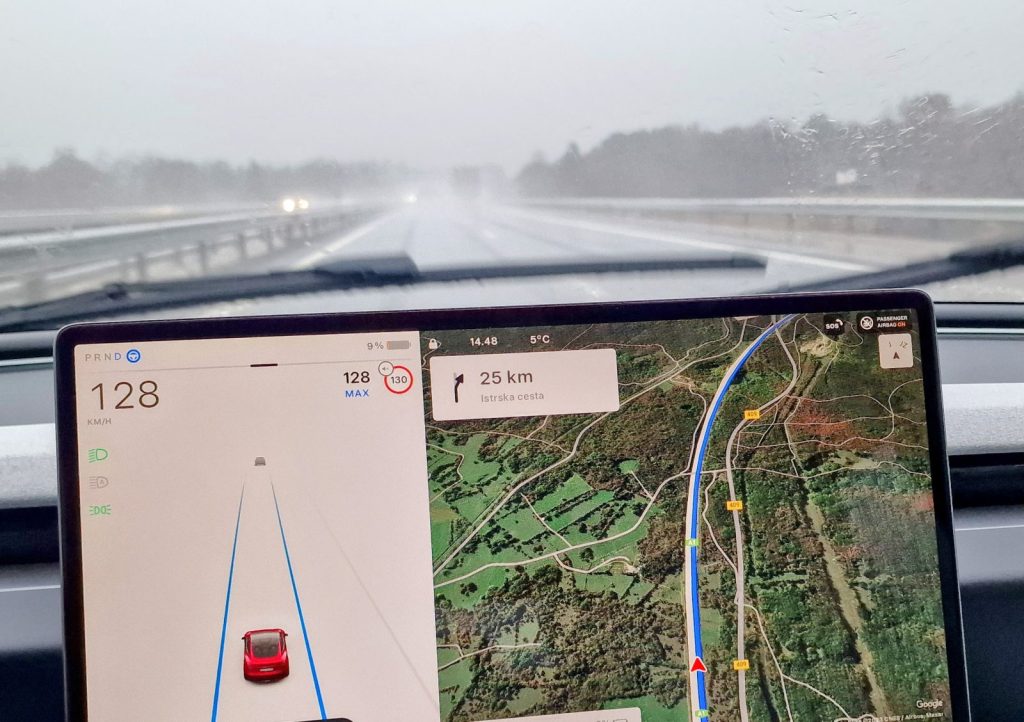 Kljub slabi vidljivosti avtopilot deluje