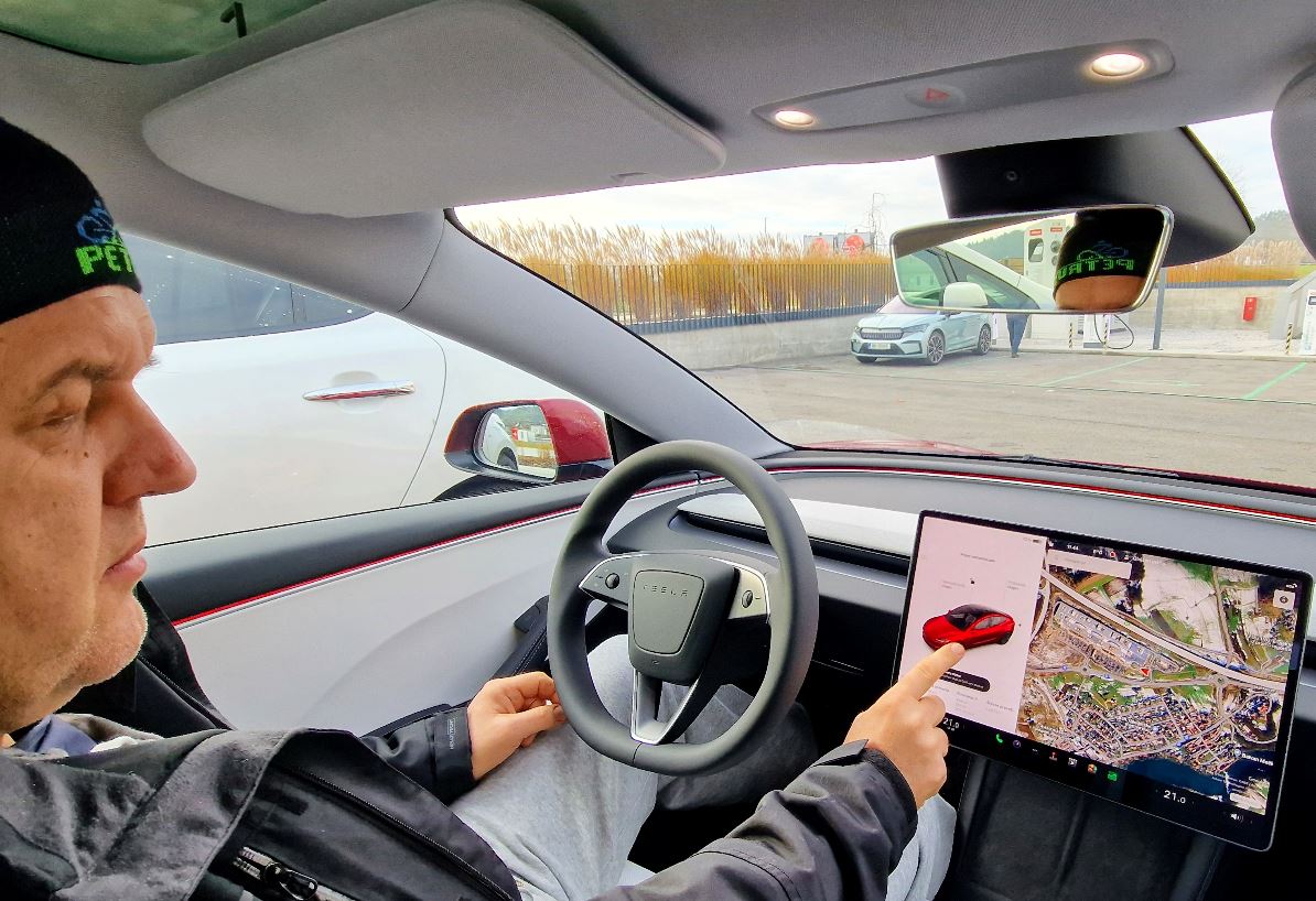 Obiski na terenu s Teslo Model 3