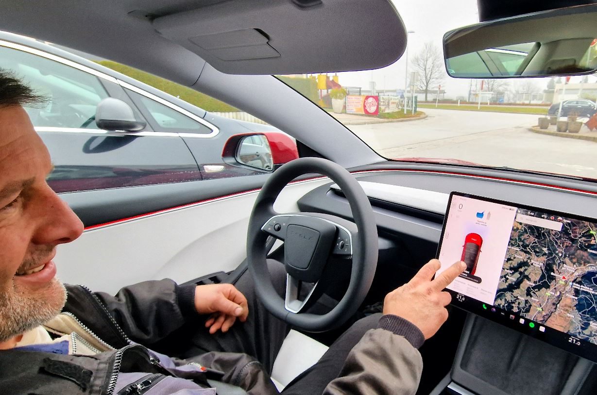 Obiski na terenu s Teslo Model 3