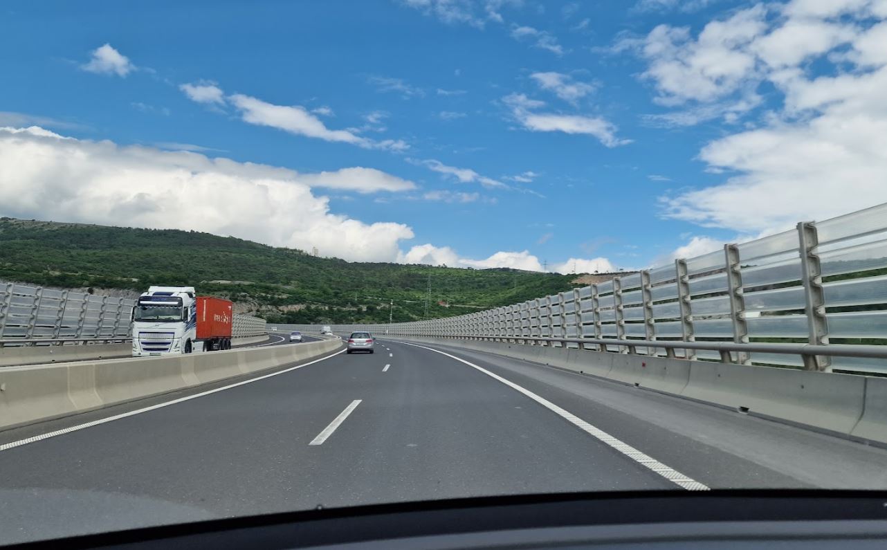 Prazna avtocesta