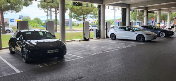 Primerjalni test Tesle Model 3