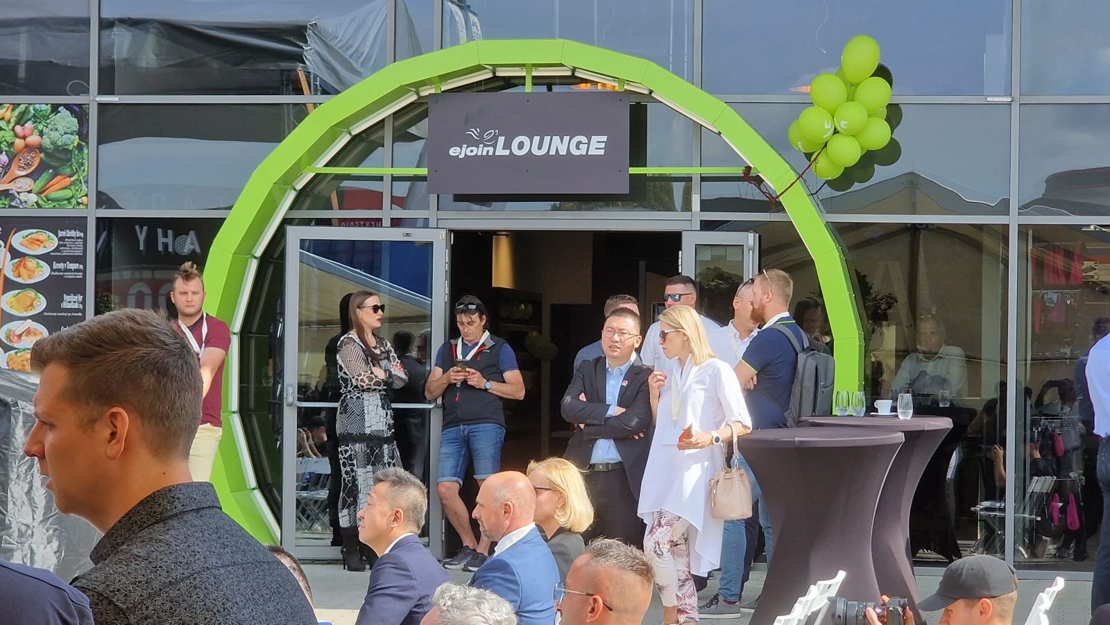 Del polnilnega parka je tudi lounge