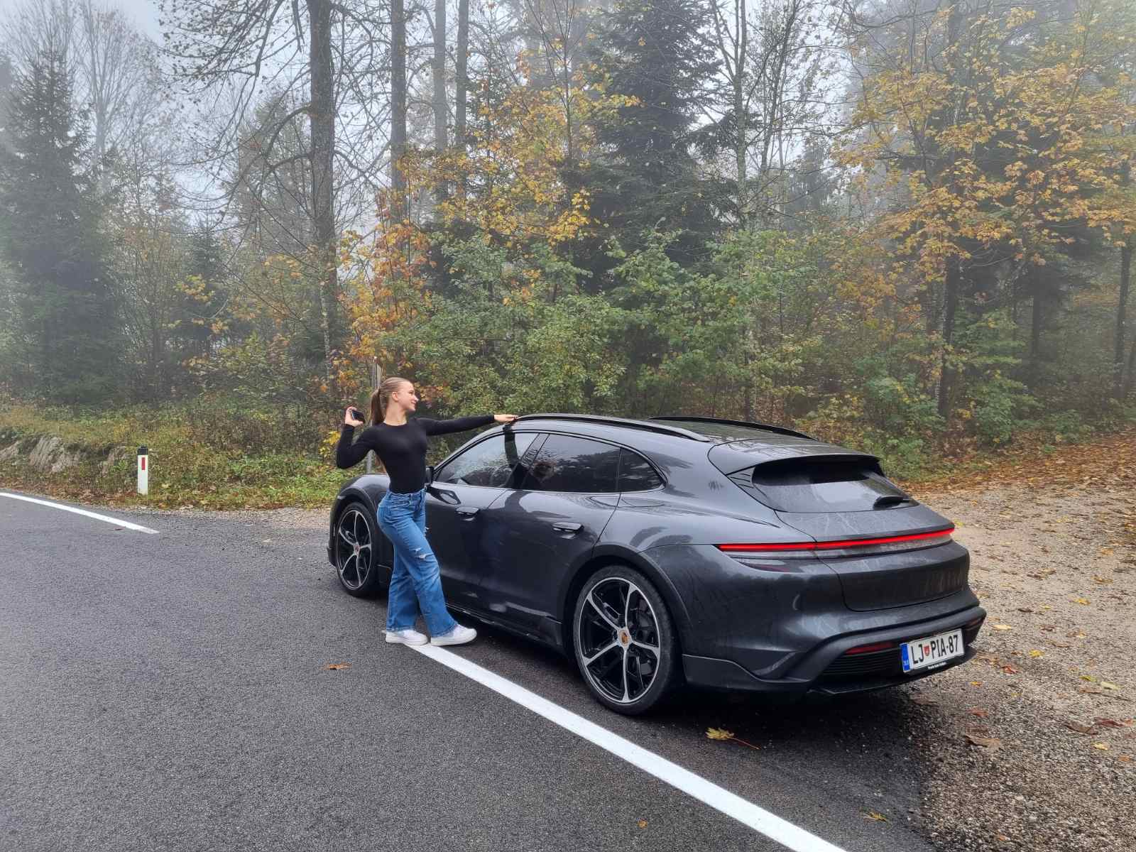 Porsche Taycan na cesti