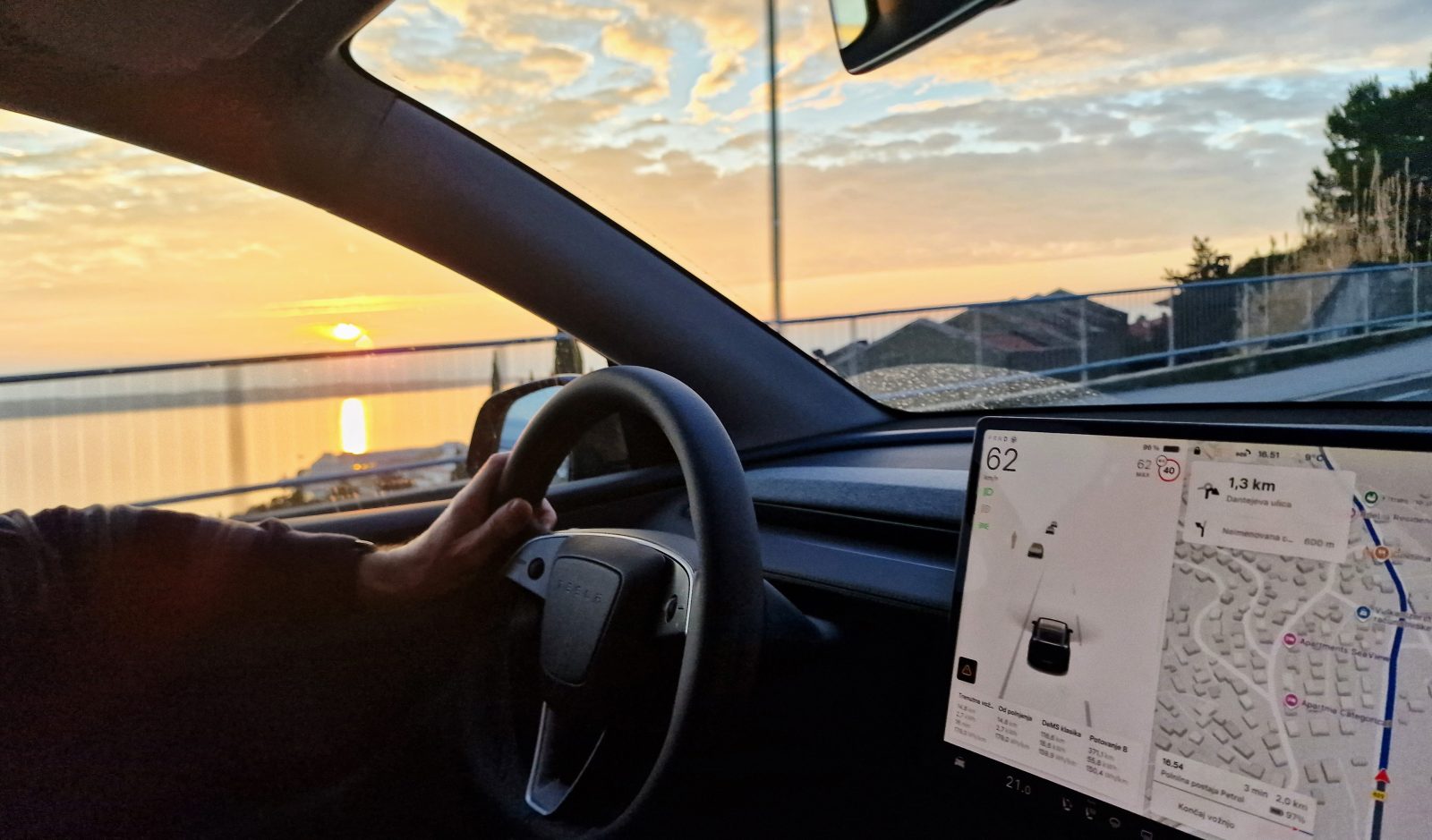 Tesla Model Y Standard na Obali