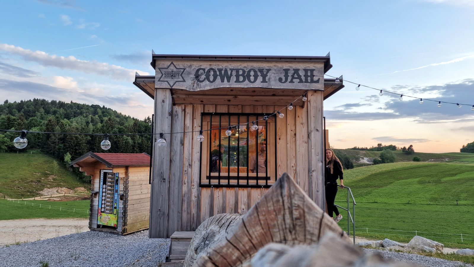 Cowboy Jail ob sončnem zahodu