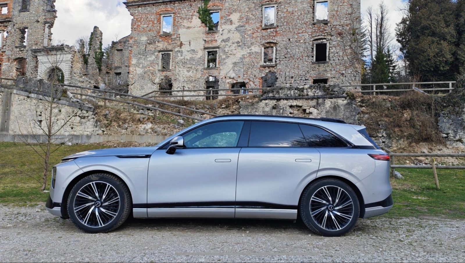 Xpeng G9