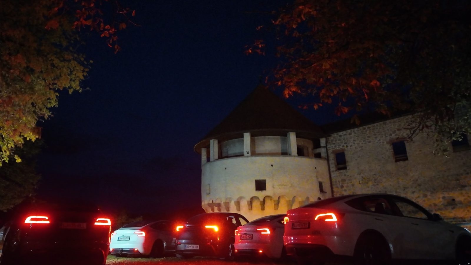 Božični Tesla lightshow 2026 pod gradom Žužemberk